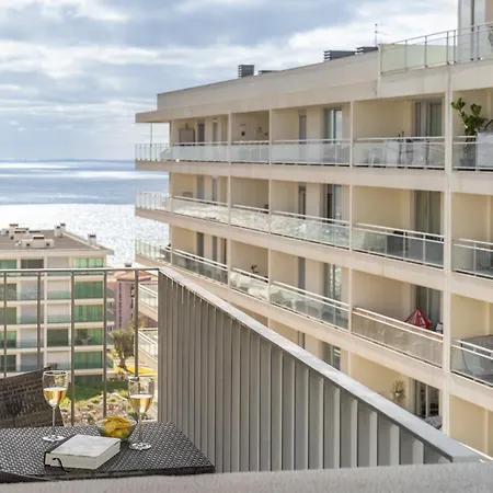 Camelia's I By An Island Apart, Lda