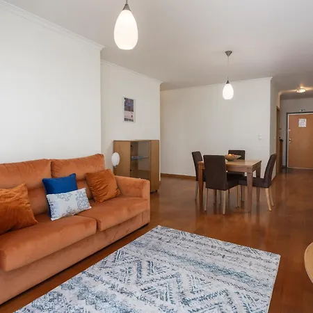 Camelia's I By An Island Apart, Lda *