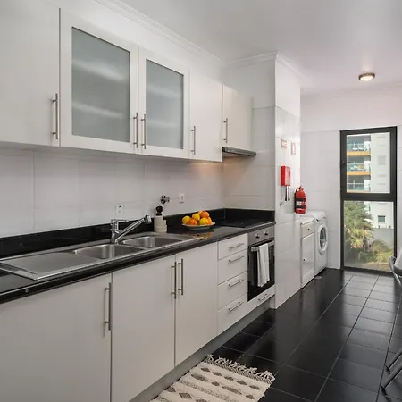 Camelia's I By An Island Apart, Lda *